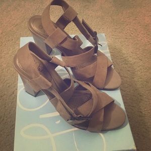 Cute and classy Life Stride sandals!